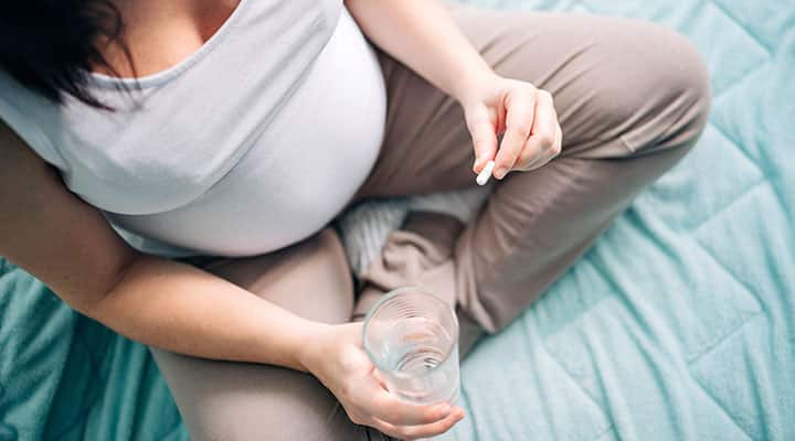 Pregnant women taking folic acid