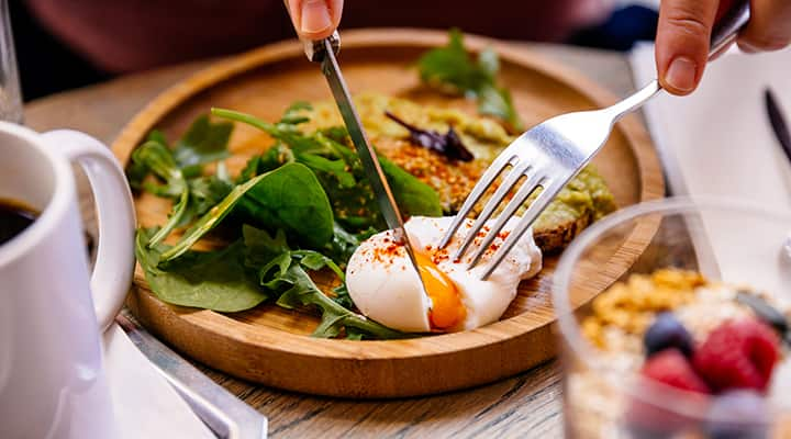 Low FODMAP diet foods include eggs and spinach