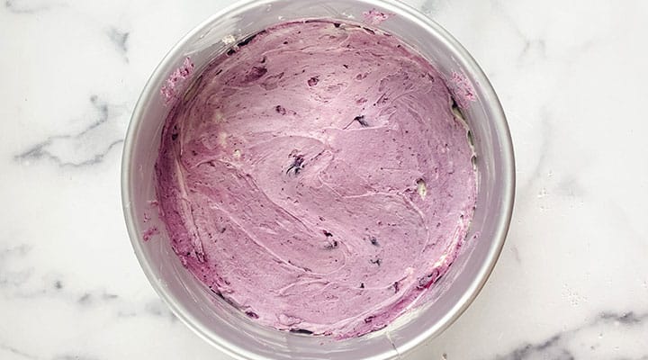 This blueberry cheesecake doesn’t need to be baked