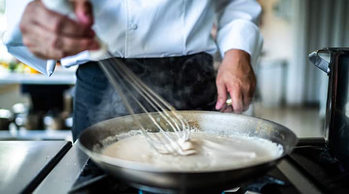 Preparing the cream sauce