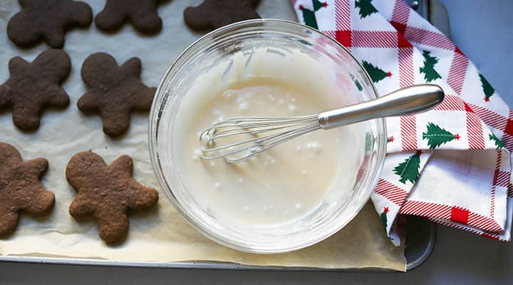 Be patient while decorating your gingerbread men