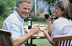 Drinking red wine associated with reduced lung cancer risk in male smokers