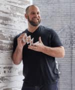 Jon Dorenbos shuffling playing cards