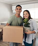 Man and woman not feeling anxious during an apartment move